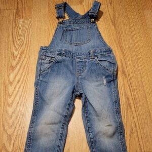 Gap Overalls Girls Size: 2 Years Distressed